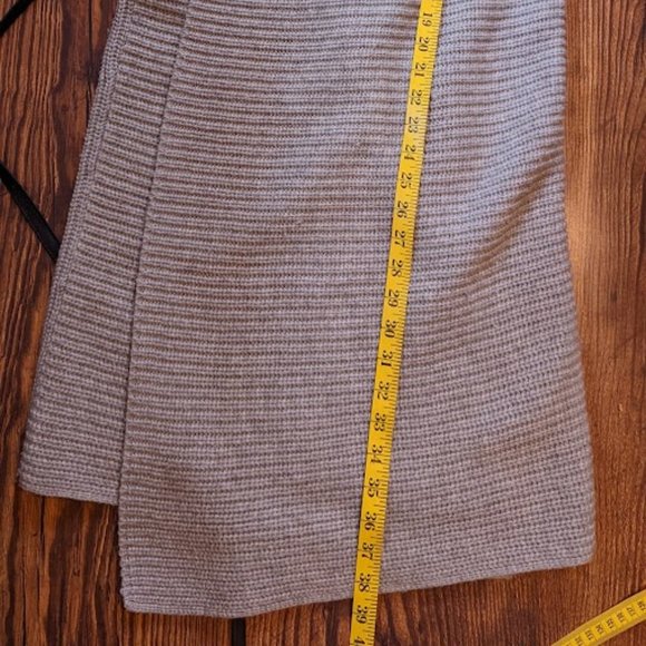 EUC Medium Weight Sleeveless Long Knit Cardigan Size Large - Picture 3 of 4